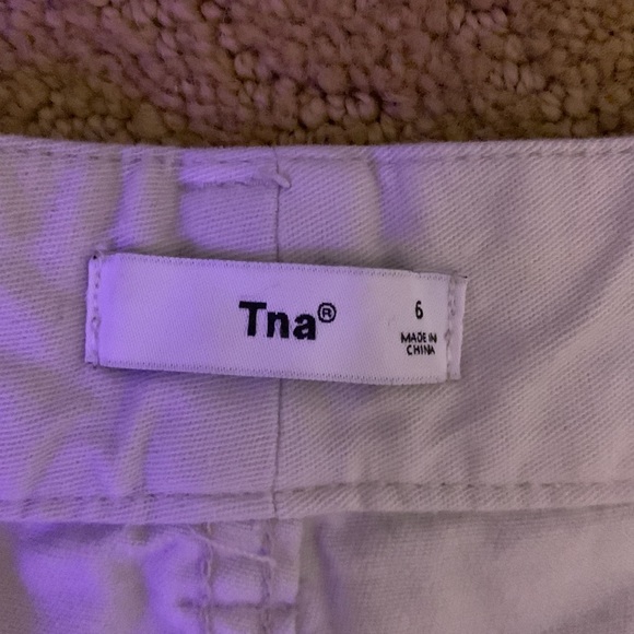 Size 6 (fits smaller) TNA cargo pants - Picture 3 of 3